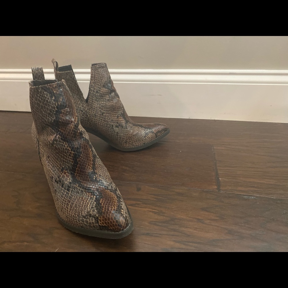Very volatile booties - Picture 2 of 3